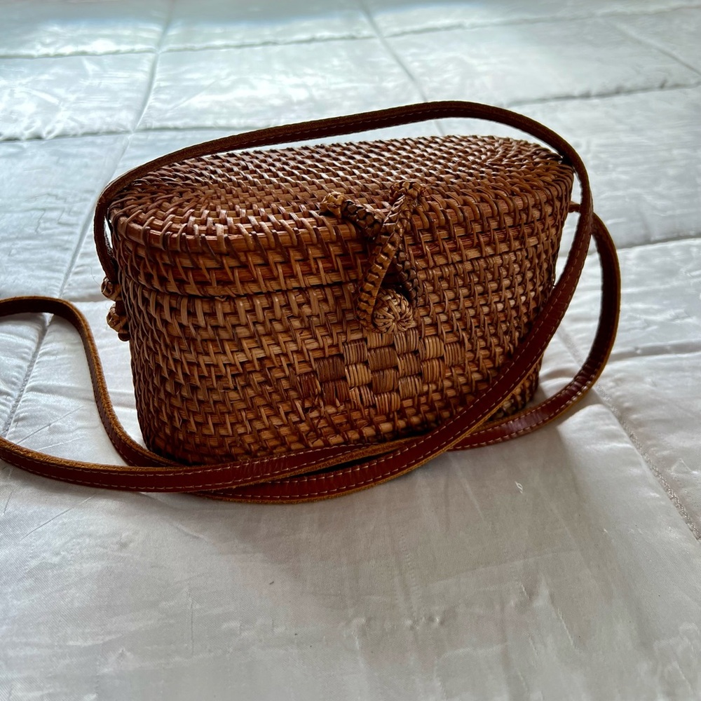 Handmade Rattan Camera Shoulder Bag – Boho Crossbody - Picture 2 of 15
